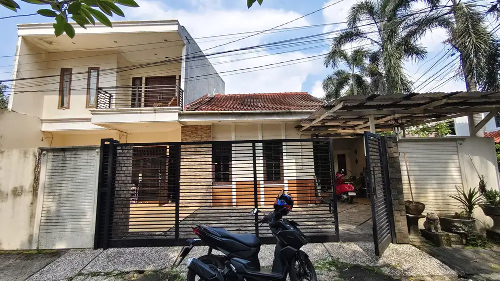 Rumah Hook 2 Lantai di Taman Meruya Ilir