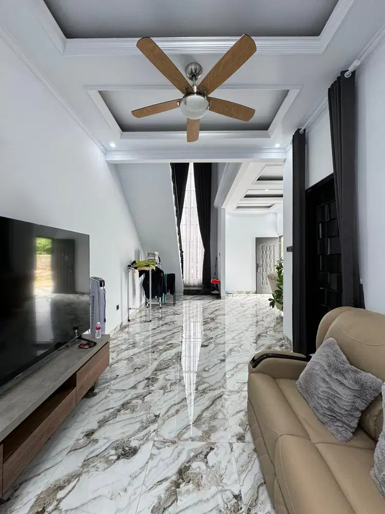 TOWNHOUSE AMERICAN CLASSIC 2,5 LANTAI WITH ROOFTOP