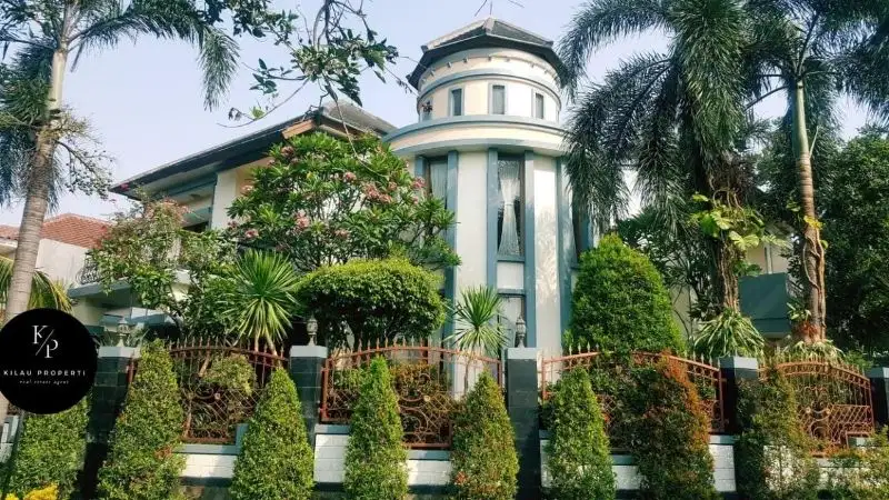 Dijual rumah asri dan luas di citra gran