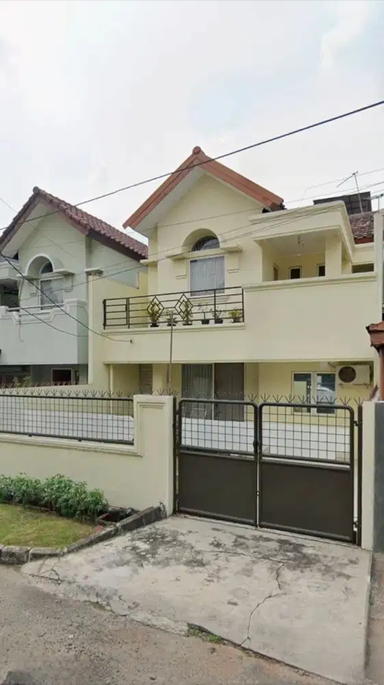 Rumah 2 Lantai di Taman Semanan Indah Lokasi Strategis