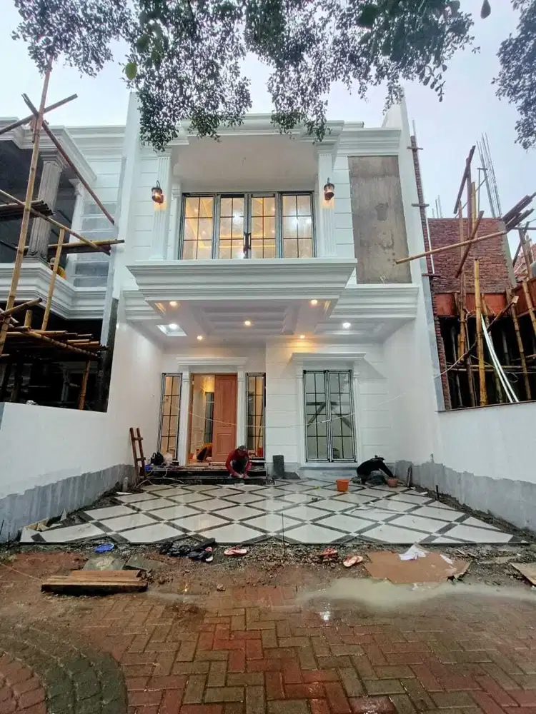 392 Rumah Ready Stock 2,5 Lantai Classic Modern di Jagakarsa, Jakarta