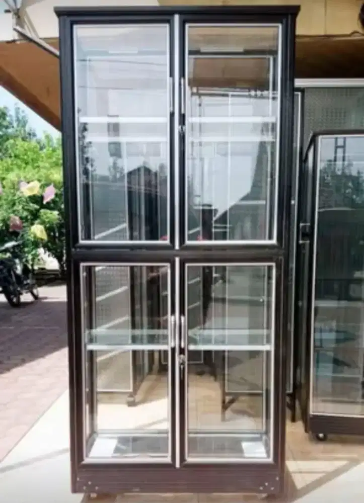 Lemari Serbaguna Aluminium 4P Frame Coklat Kaca Polos + Roda 73-160