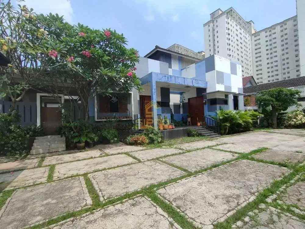 535 Rumah 1 Lt Struktur Bangunan unt 3 Lt Luas Tanah 807 m2 di Ciputat