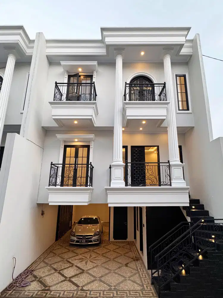MBV105a Townhouse 3 Lt. Modern Classic Pinggir Jalan Raya di Jagakarsa