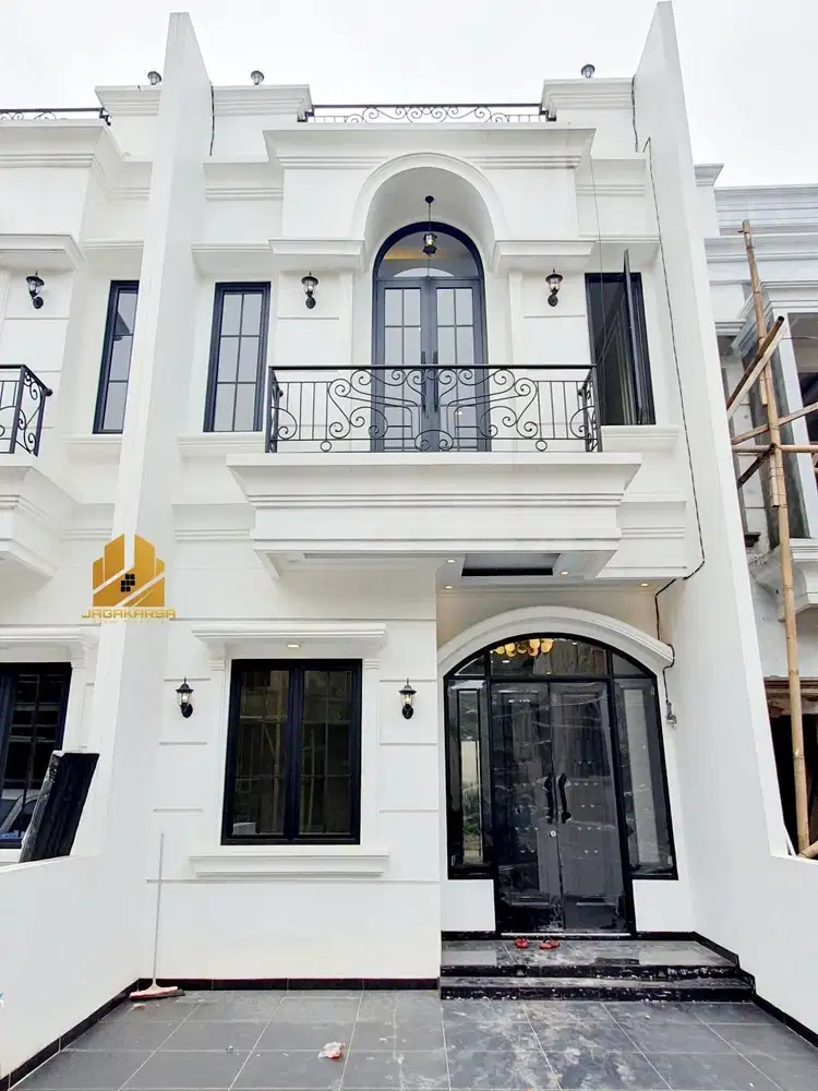 TRJAP036 Townhouse 3 Lt + Rooftop Akses 2 Mobil di Jagakarsa - Jakarta