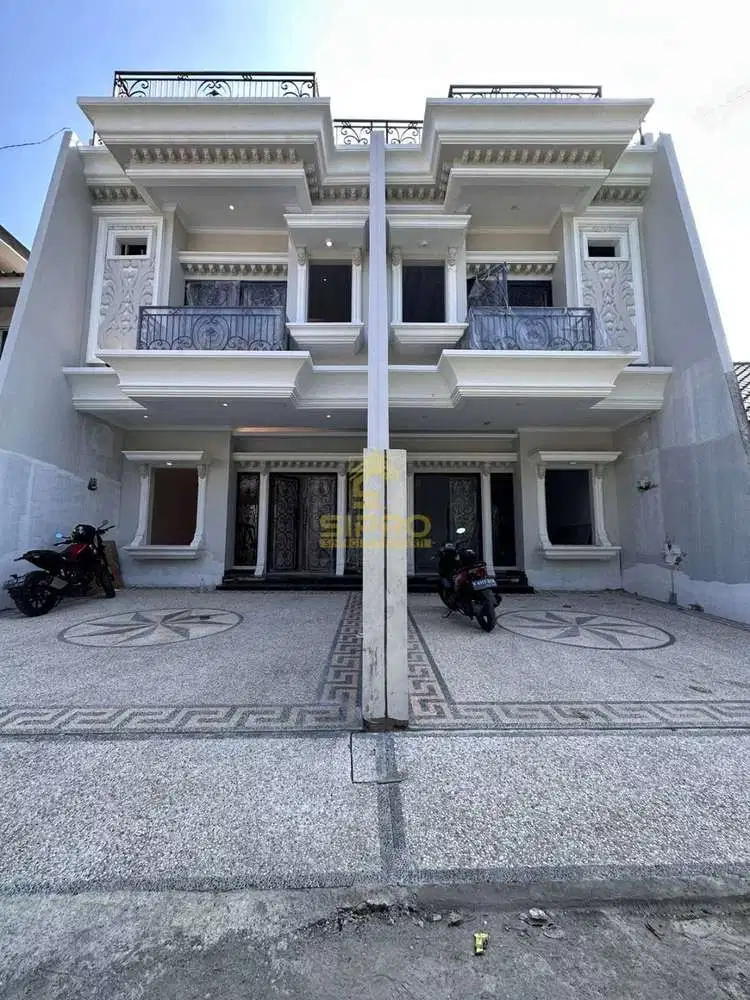541 Cluster Baru 2 Lt + Rooftop Modern Classic Minimalis di Jagakarsa,