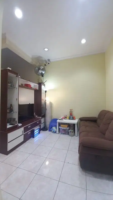 Dijual Rumah di Daan Mogot Baru 2 lantai full