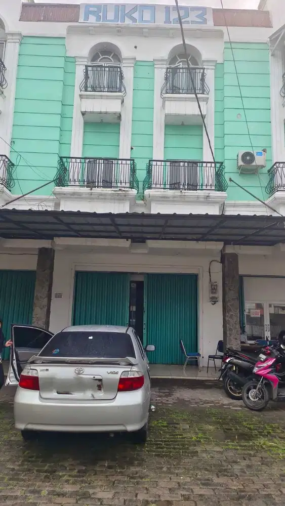 Disewa Ruko Lokasi Strategis Viktor Tangerang Selatan