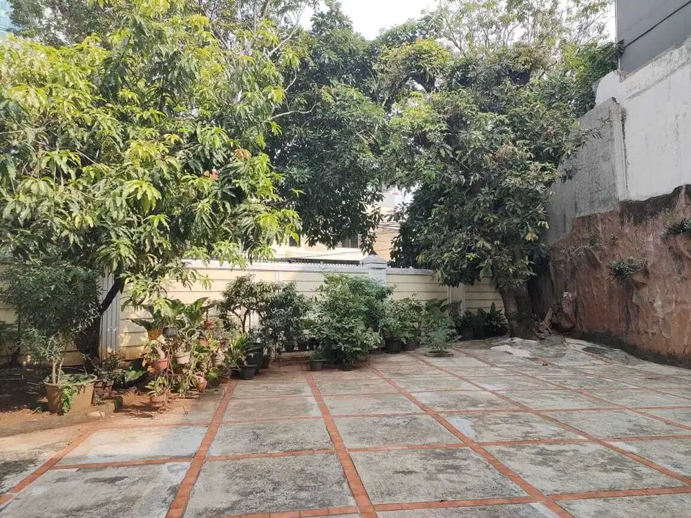 Dijual cepat rumah hoek di Muara Karang lokasi bagus