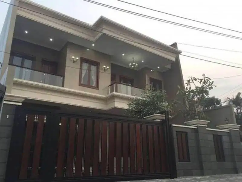 RUMAH MEWAH 2,5LANTAI DI PERUMAHAN JATIWARINGIN ASRI