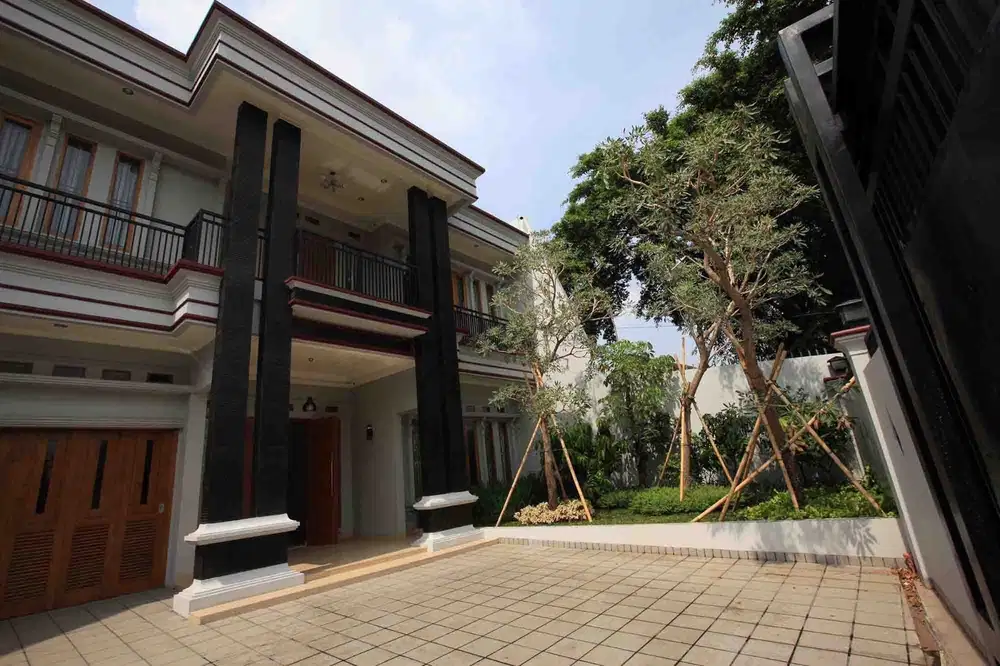 Dijual Rumah Mewah Lokasi Sangat Strategis di Kebon Jeruk Jakarta Bara