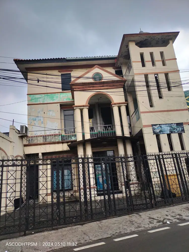 Dijual Rumah 3 lantai lokasi strategis di Mampang Jakarta Selatan