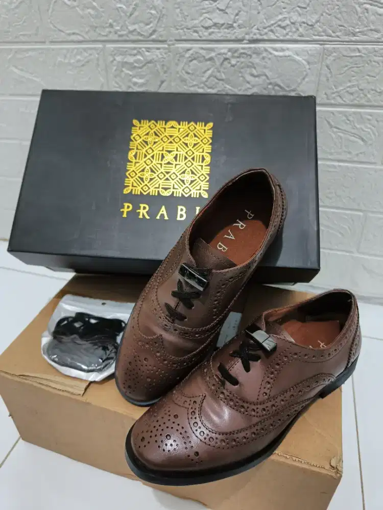 Sepatu Kulit PRA*U