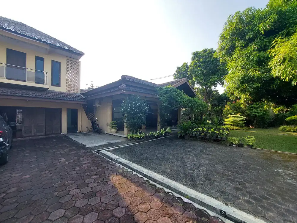 Rumah Hook dan Luas di area Premium Jalan Kesehatan Bintaro