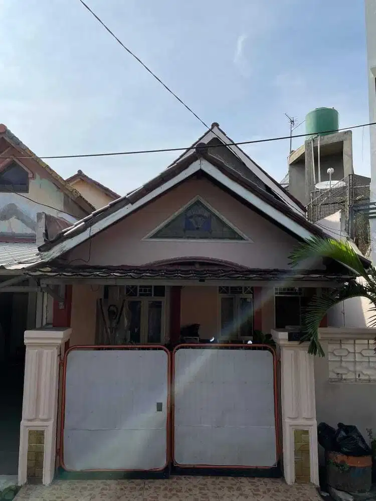 Jual rumah asri siap huni lokasi strategis di Graha Bintaro