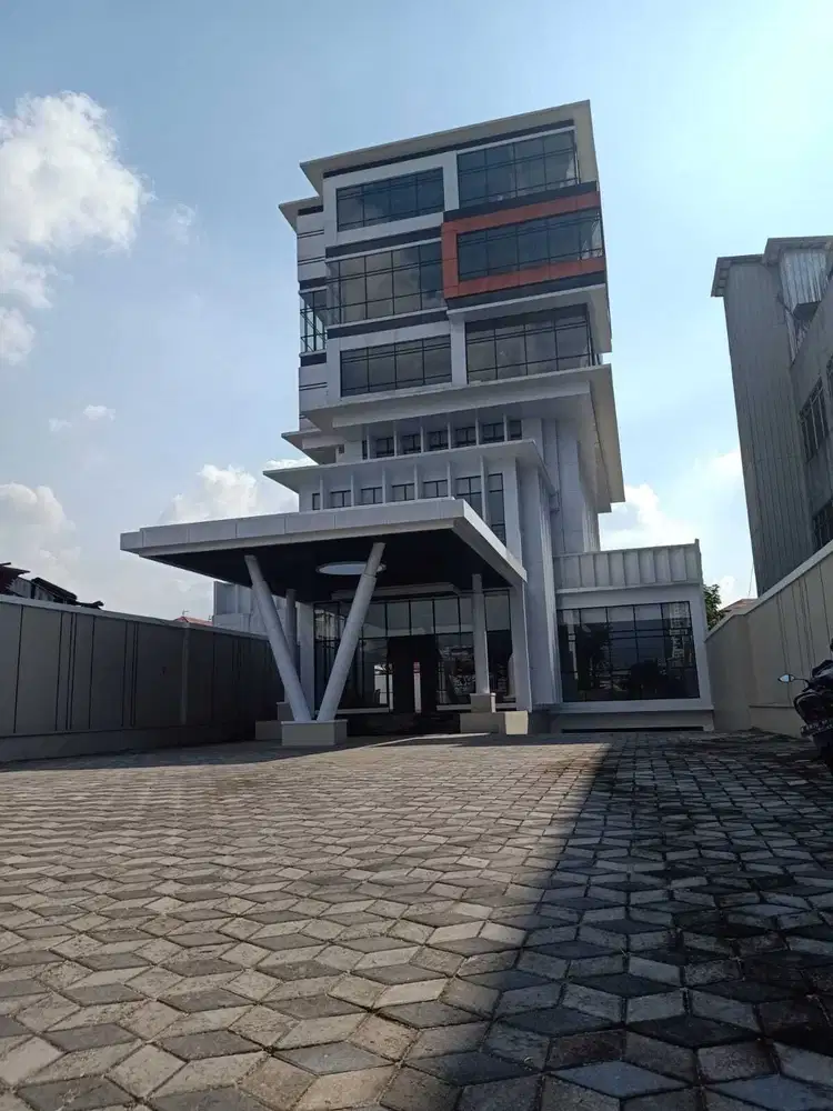 DIJUAL KANTOR DI JATINEGARA  , GEDUNG BARU . COCOK UNTUK PERKANTORAN