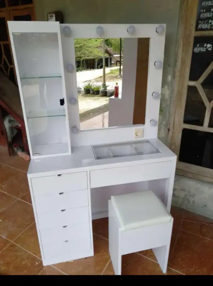 Meja rias lampu modern & klasik awet kuat terjangkau