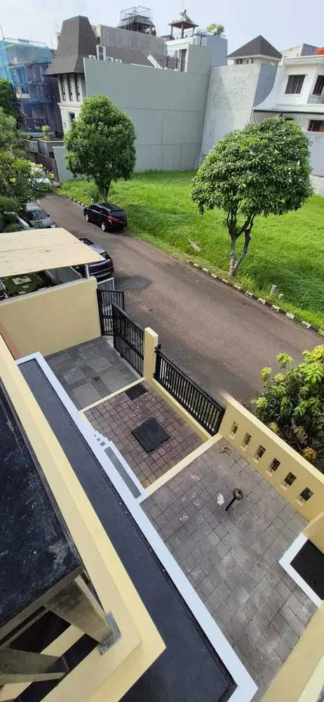 Rumah 3 lantai Taman Permata Buana siap huni