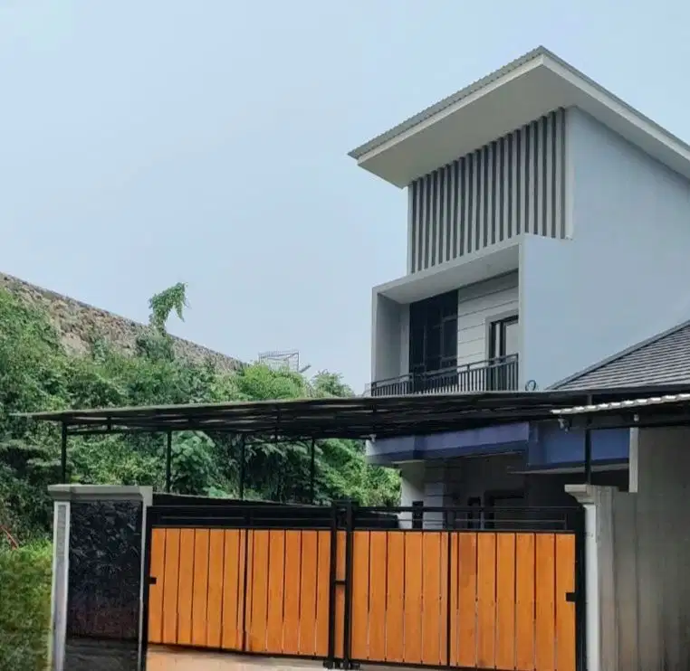Rumah 1 1/2 lantai siap huni di Serpong Park Bsd