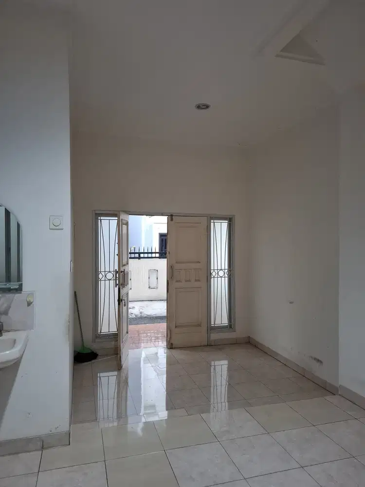 Rumah Permata Buana Jakbar dalam cluster, 2 lantai