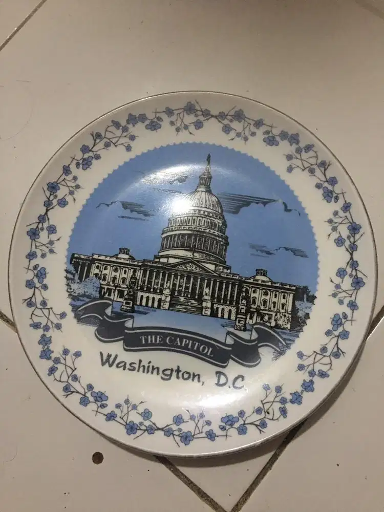 Piring pajangan keramik cina