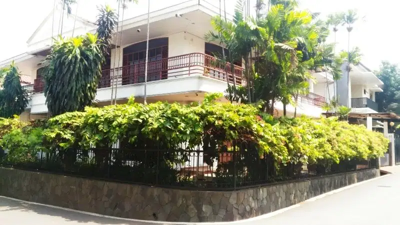 Jual Rumah Hook Dalam Komplek di Ampera SHM