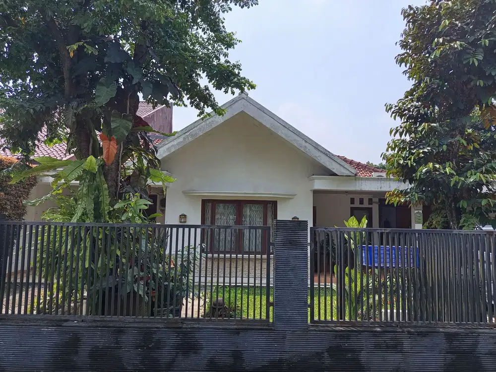 Rumah luas, nyaman asri Dan tenang, dijual Cepat.