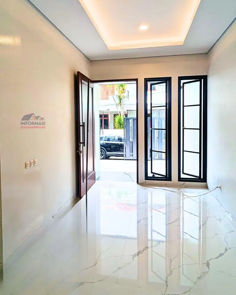 Rumah brand new 3 lantai Sunrise Garden Jakbar