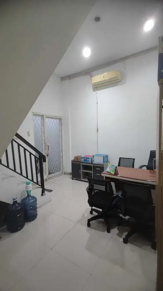 Ruko CBD Cengkareng furnished meja kursi kantor , rapi murah