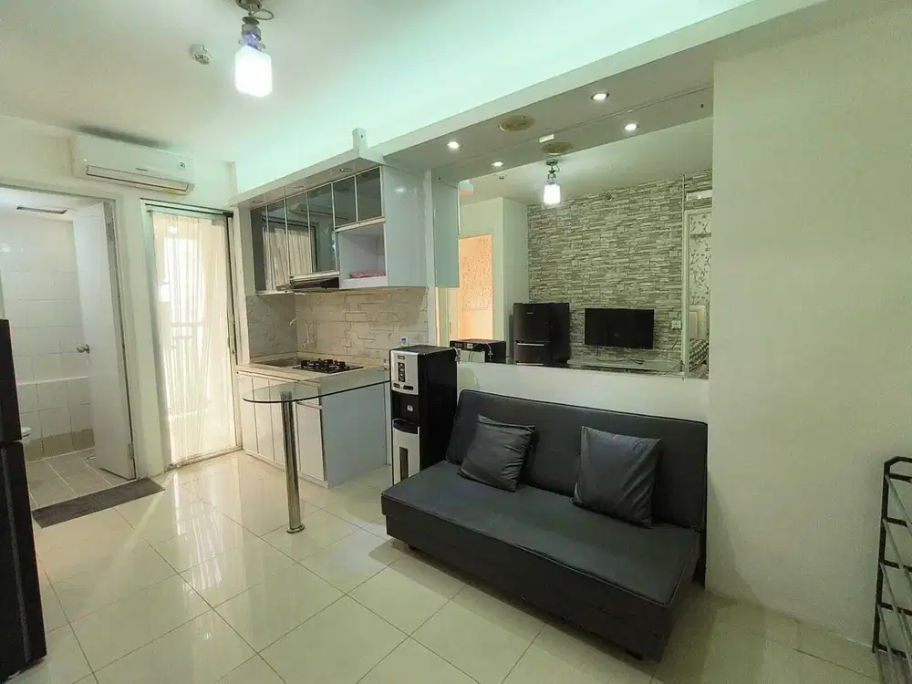 Sewa Atas Mall Bassura City 2 Kamar Furnished view kolam renang