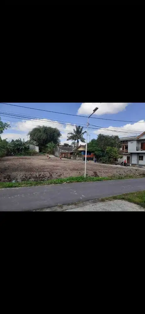 Barat Pasar Gentan, Jakal KM 10, Lingkungan Asri. SHM Pekarangan