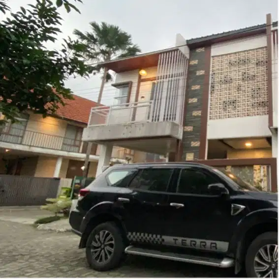 SECONDARY HOME 2,5 LANTAI POSISI HOOK