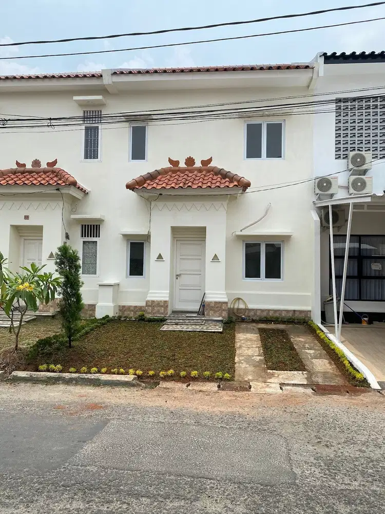 Rumah 2 Lantai di Taman Ubud Permata Timur