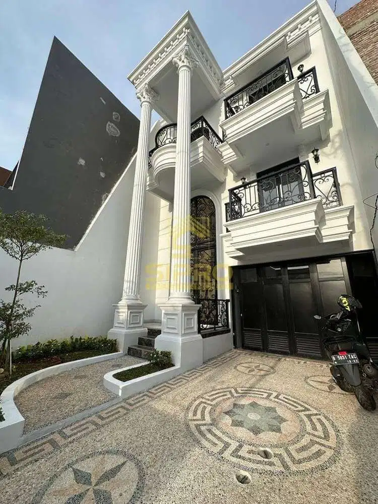 539 Hunian Mewah 3 Lantai Konsep Classic di Jagakarsa, Jakarta Selatan