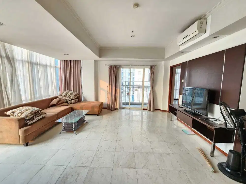 Disewakan Apartemen Royal Mediterania Garden, 3BR Furnished