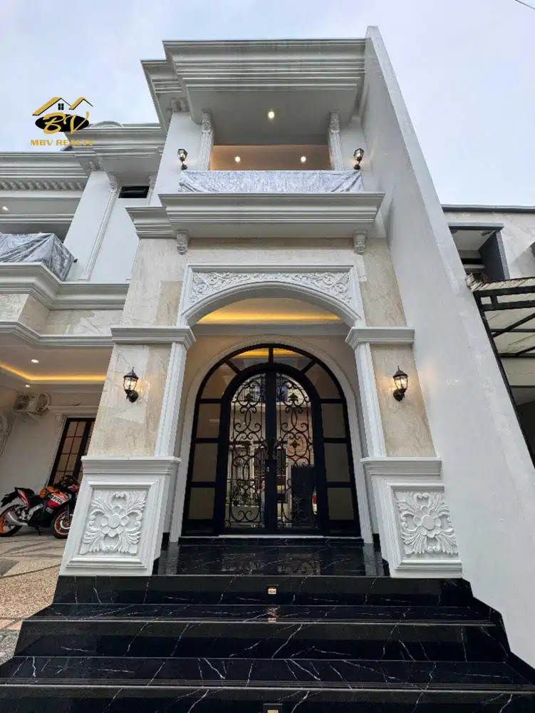 MBV250 Rumah Mewah American Classic 3 Lt + Rooftop di Jagakarsa