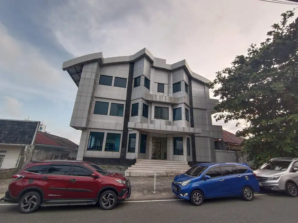 Dijual Gedung  tengah kota