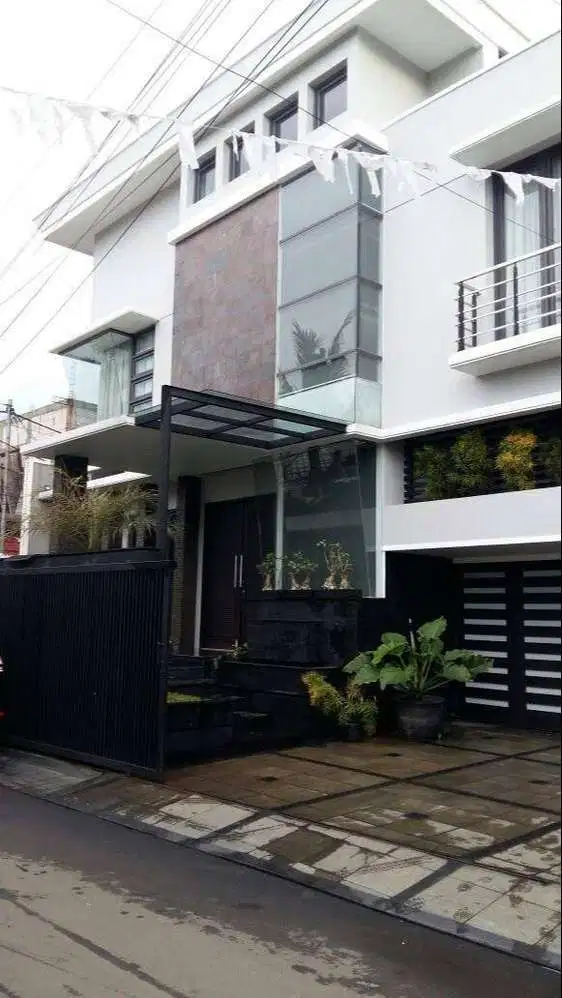 Rumah LUX Kemang