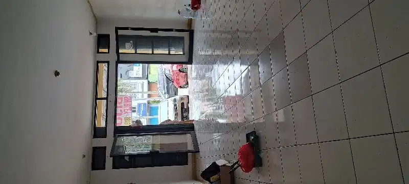 Ruko Hadap Jalan. Bebas Banjir. Ramai. Tengah Kota.