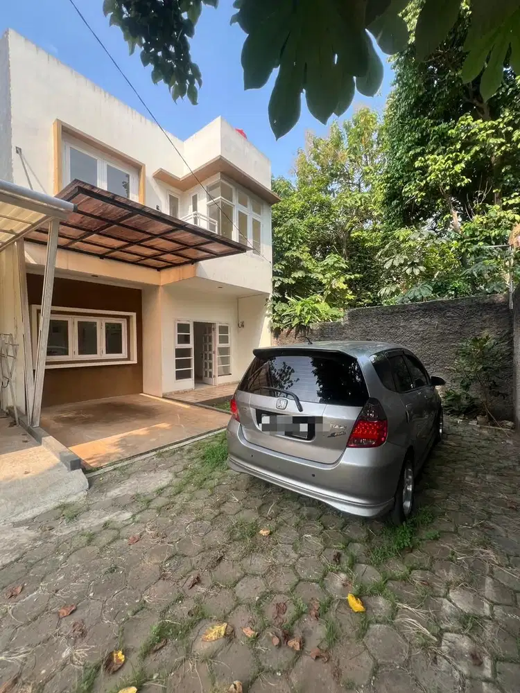 Rumah Murah 2 Lt dalam Cluster Dekat Jl. Raya Wibawa Mukti di Jatiasih
