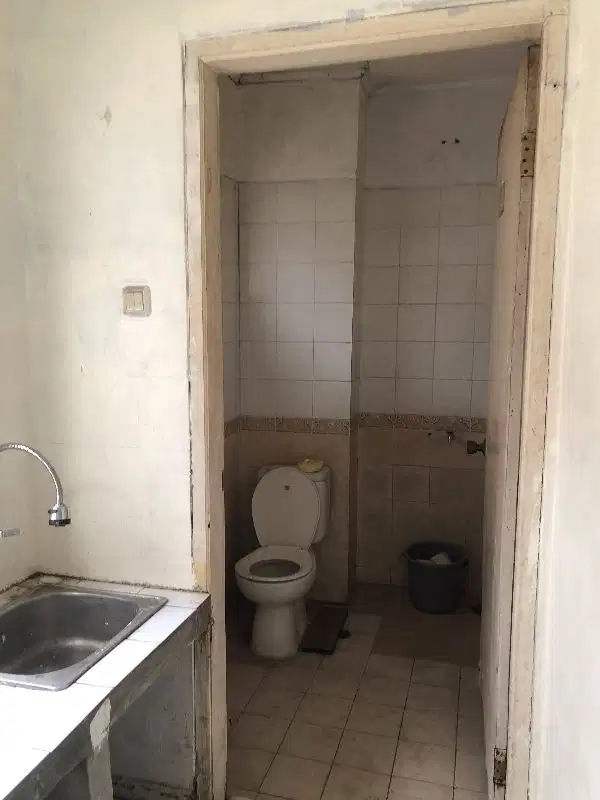 Ruko Hadap Jalan Raya. Ramai. Bebas Banjir. 2 Lantai