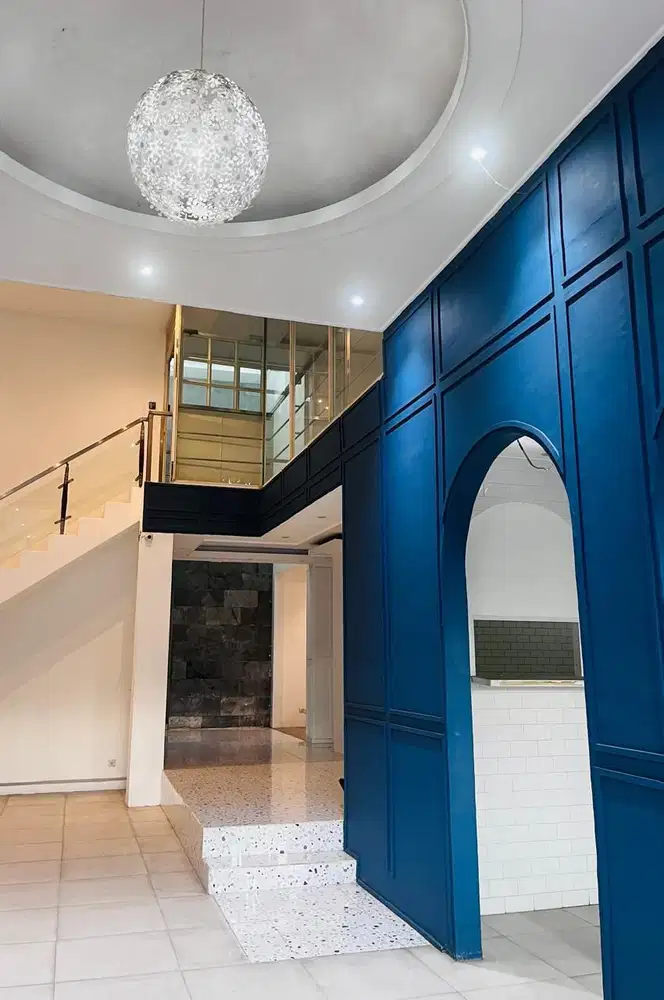 Tempat Usaha cantik dan mewah peruntukan bisa untuk Cafe, Kantor