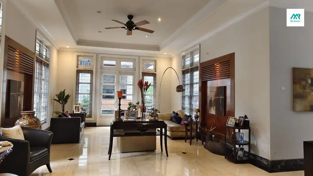 Jual Rumah Mewah Classic Bintato Sektor 8 Luas 1000 Meter SHM Furnish