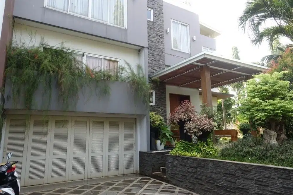 Di jual rumah mewah hook di kemang Pratama 3