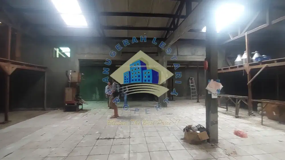 Pabrik di Jalan Sempur, Curug - Tangerang, Banten.