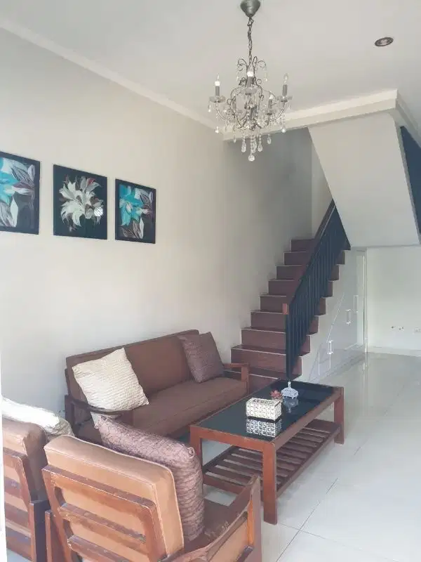 dijual rumah dalam komplek Nuri  dekat stasiun jurang Mangu Ciputat