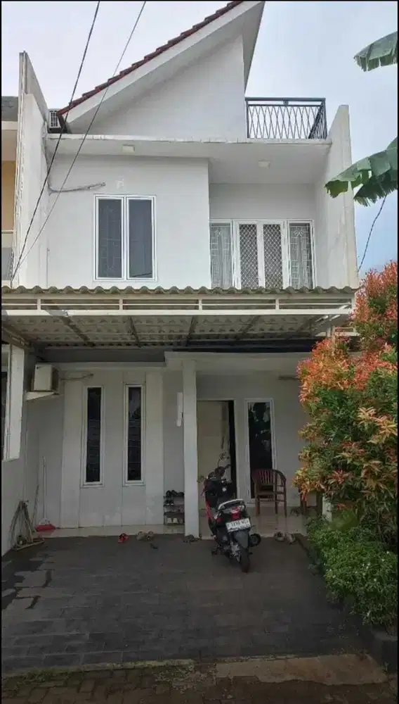 Dijual Rumah dalam Townhouse di Area Sektor 5 Jl Gapura Menteng
