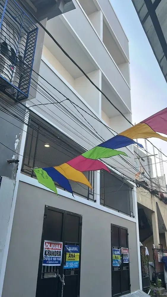 DIJUAL RUMAH DAERAH JELAMBAR 3 LANTAI 2 KAMAR MURAH SEKALI