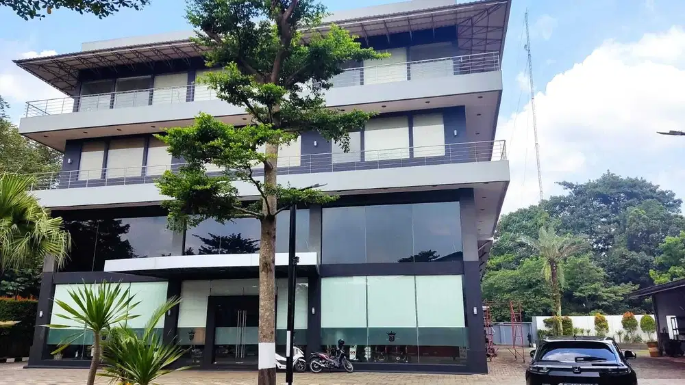 Dijual Gedung dan Ruang Usaha Super Luas Di Perbatasan Jakarta Selatan