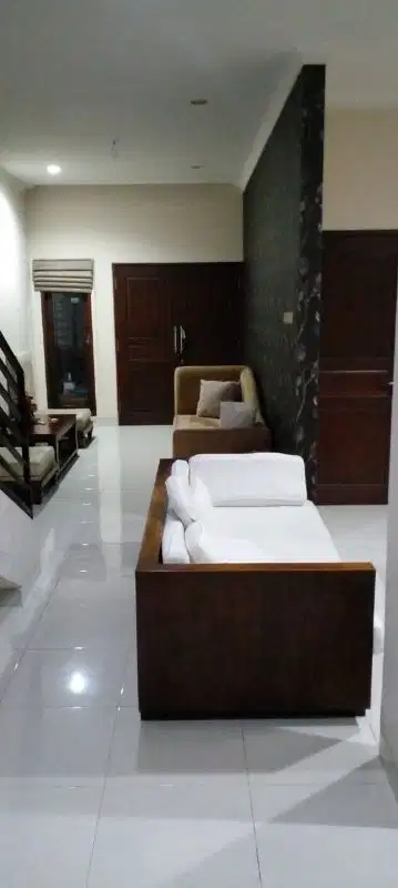 dijual rumah beranda town house dekat ke MRT Lebak bulus